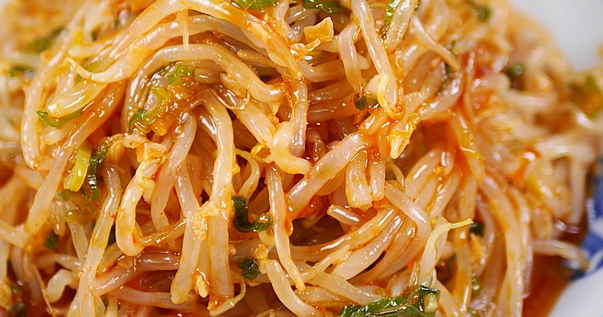 ラーメン屋さんの🍜赤マー油☆ピリ辛もやし by 愛と癒しを届ける