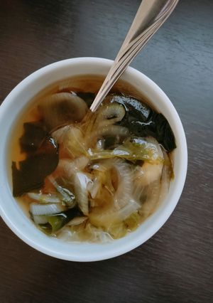 わかめとレタスと玉ねぎの和風醤油スープ-レシピのメイン写真