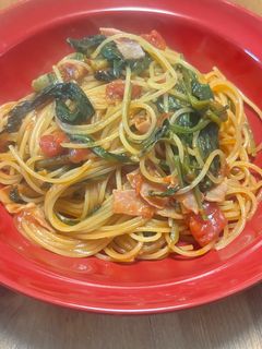 ベーコンほうれん草トマトパスタ(ワンパン-レシピのメイン写真