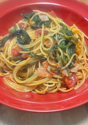 ベーコンほうれん草トマトパスタ(ワンパン-レシピのメイン写真