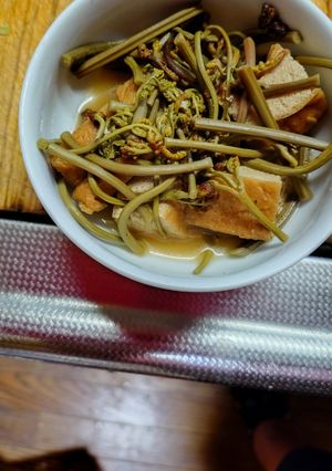 わらびと栃尾の油揚げの味噌づけの煮物-レシピのメイン写真