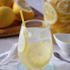 รูปของ 漬け込み不要で簡単！自家製レモネードシロップ🍋