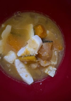 カボチャと玉ねぎと油揚げと豆腐の味噌汁-レシピのメイン写真