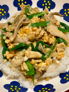 舞茸とニラの卵とじ丼-レシピのメイン写真