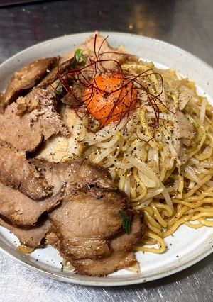ピリ辛ネギ焼豚黒胡椒やきそば、卵黄のせい-レシピのメイン写真