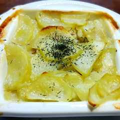 A picture of ワインに｢タラジャガ｣　鱈とポテトの重ね蒸し焼き.