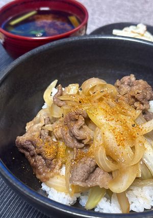 玉ねぎたっぷり無水で作る牛丼-レシピのメイン写真
