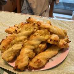 รูปของ 秋の根菜!!さつまいものねじりパイ