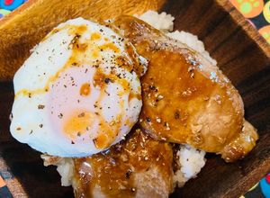 とんかつ用豚肉で⚫︎目玉焼きチャーシュー丼-レシピのメイン写真