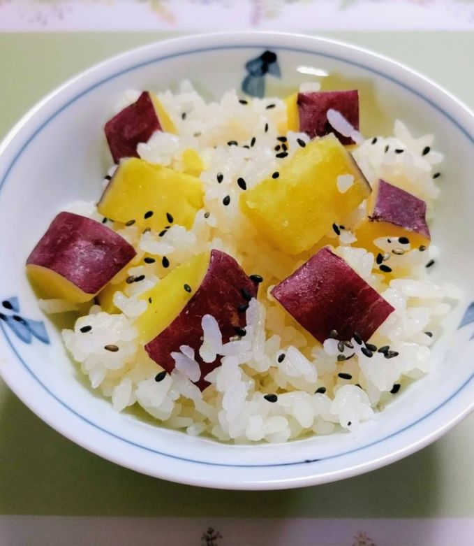 簡単夕飯昼食炊飯器つやつや薩摩芋炊き込みご飯和食-レシピのメイン写真