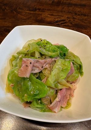 レタスと生ハムのガーリックホットサラダ-レシピのメイン写真