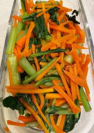 幼児食にも★ほうれん草と人参の醤油炒め-レシピのメイン写真