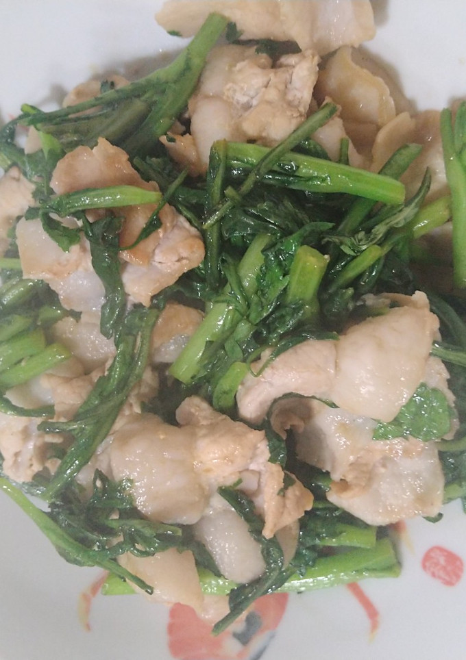 簡単　春菊と豚こま肉のゴマ油醤油炒め-レシピのメイン写真
