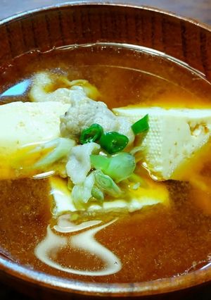 豚肉、豆腐、島らっきょうのお味噌汁-レシピのメイン写真