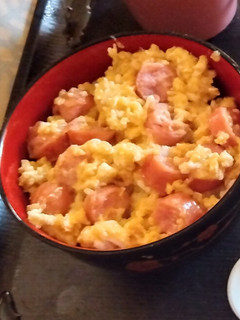 スクランブルエッグとソーセージ乗せ丼-レシピのメイン写真
