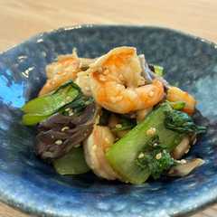 รูปของ エビときのこと青梗菜の醤油ニンニク炒め