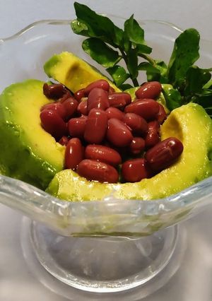 おつまみ　アボカドと酢小豆のサラダ 甘くない小豆-レシピのメイン写真