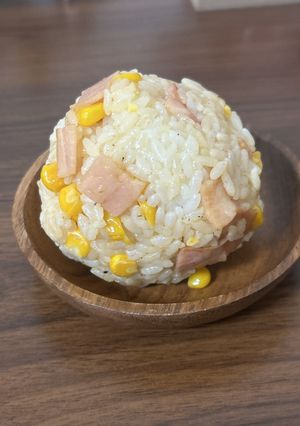 香ばし醤油♪ベーコンコーンバターおにぎり-レシピのメイン写真