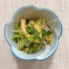 A picture of 三つ葉のゴマポン和え.