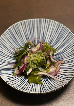 生ワカメと赤玉ねぎの和え物♪-レシピのメイン写真