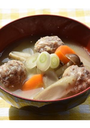 備蓄食品をおいしく変身！サバ缶のつみれ汁-レシピのメイン写真