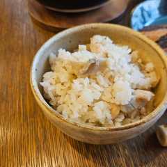 รูปของ 鶏肉と舞茸の土鍋炊きごはん