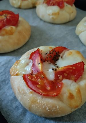 トマトとモッツァレラチーズのパン🧀-レシピのメイン写真