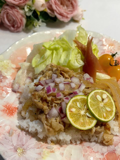 すだち香る新玉ねぎと豚バラの塩豚丼-レシピのメイン写真