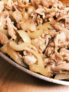 豚肉と玉ねぎのにんにく醤油炒め-レシピのメイン写真