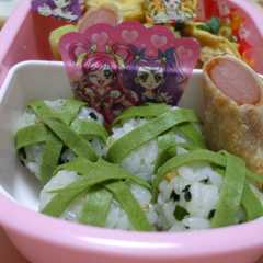 รูปของ とっても綺麗な手毬おにぎり♪(キャラ弁)
