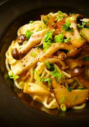 プロ直伝！塩辛とキノコのバター醤油パスタ-レシピのメイン写真