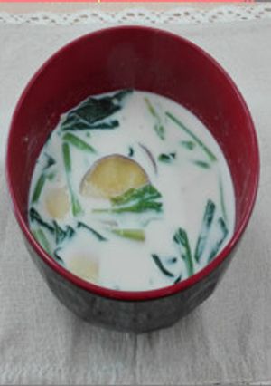 さつまいもとほうれん草の牛乳味噌汁-レシピのメイン写真