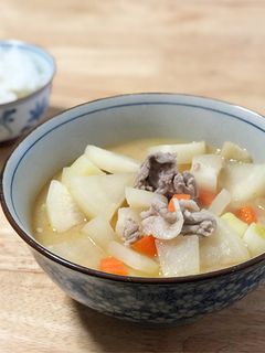 溢れ出る大根!具だくさんで簡単な豚汁-レシピのメイン写真