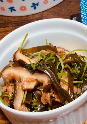豆苗と椎茸と昆布の桜海老炒め-レシピのメイン写真