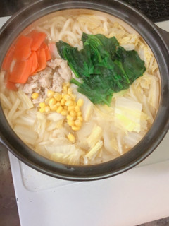 娘が好きな具で鍋焼きうどん♡-レシピのメイン写真