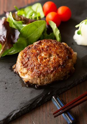 肉汁たっぷり♪肉の旨味まるごとハンバーグ-レシピのメイン写真