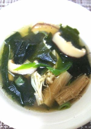茸とワカメの黒酢酸辣湯♪-レシピのメイン写真