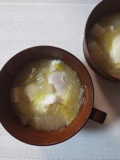 落とし卵のお味噌汁*・2日目余りにも★-レシピのメイン写真