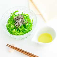 รูปของ ピーマンの塩昆布和え×オリーブオイル