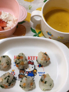 9ヶ月☆鮭おにぎり スープ いちごチーズ-レシピのメイン写真