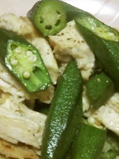 三分でサラダチキンとおくらの炒め物-レシピのメイン写真