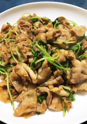 【簡単】牛肉と豆苗のオイスター炒め-レシピのメイン写真