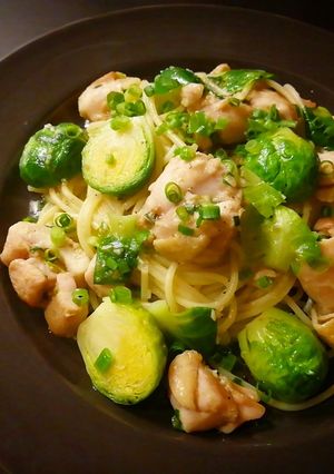 プロ直伝！鶏と芽キャベツの柚子胡椒パスタ-レシピのメイン写真