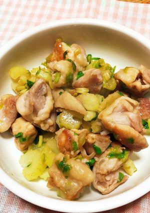 セロリ①セロリと鶏モモ肉の塩胡椒炒め-レシピのメイン写真
