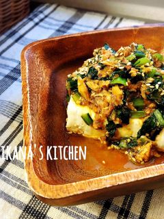 鯖の味噌煮缶と小松菜のピリ辛温奴♪♪-レシピのメイン写真