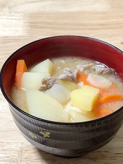じゃがいもの食べ応え!具だくさん簡単豚汁-レシピのメイン写真