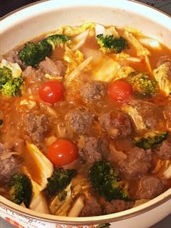 ご飯に合う白菜とミートボール鍋-レシピのメイン写真