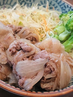 某牛丼屋風(?)牛皿サラダ-レシピのメイン写真