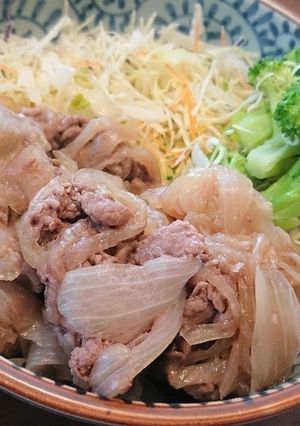 某牛丼屋風(？)牛皿サラダ-レシピのメイン写真