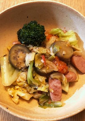 ウインナーと残り野菜のニンニク炒め-レシピのメイン写真
